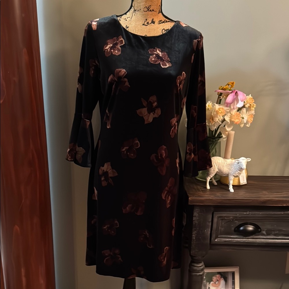 Tommy Hilfiger Elegant Black Floral Dress size 10. NWT.